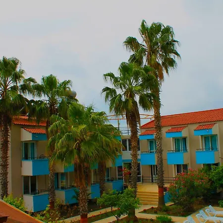 More Beach فندق تيكيروفا